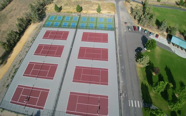 Sơn 4 lớp sân tennis-pickleball có 10% Hạt Cao Su Decoturf USA trên nền bê tông xi măng